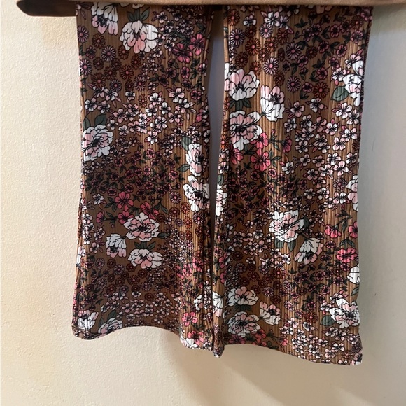 btween Brown Ruffle Top and Floral Leggings Set 3 Piece - Picture 2 of 10